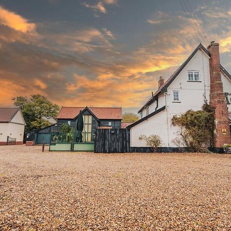 The Auberge Yaxley  エクステリア 写真