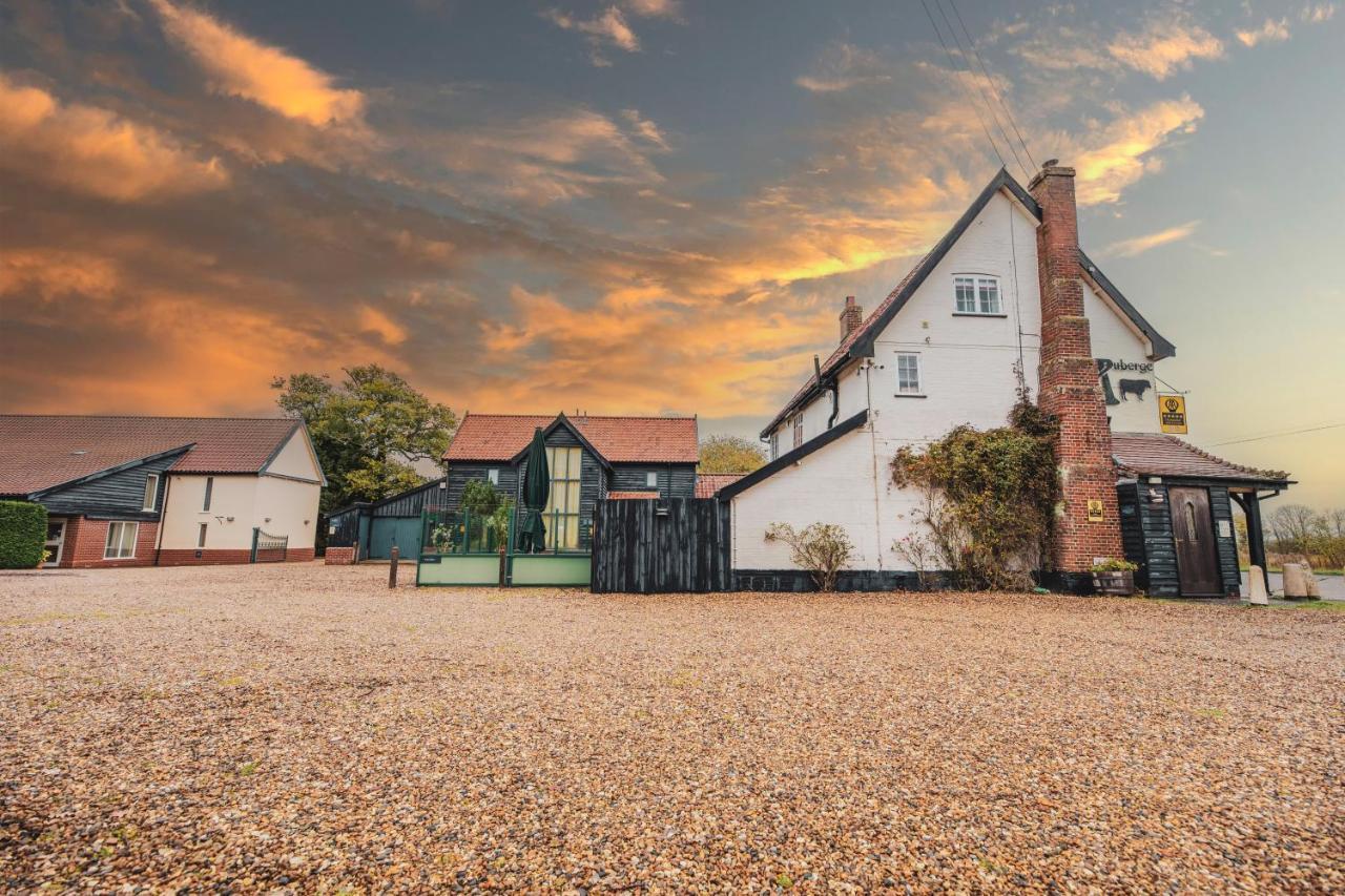 The Auberge Yaxley  エクステリア 写真