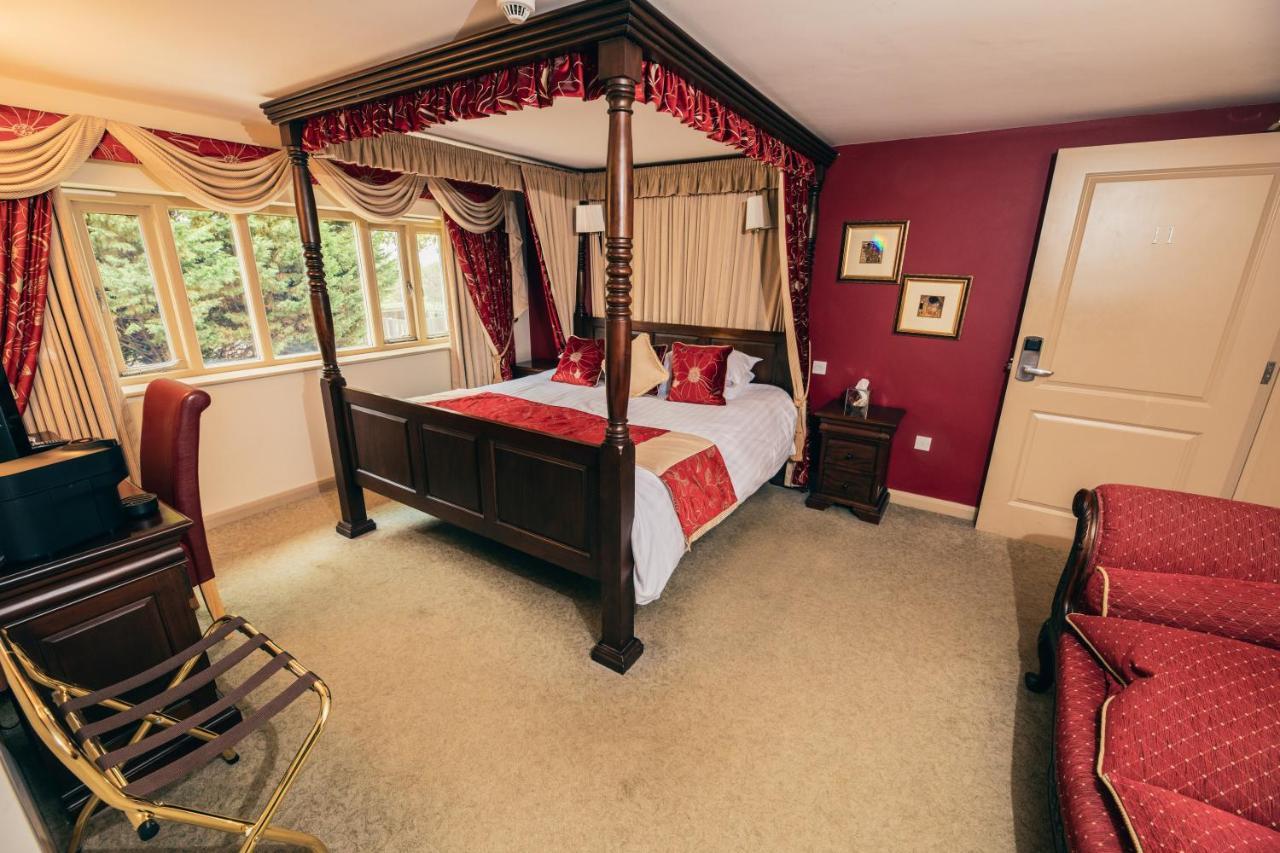 The Auberge Yaxley  エクステリア 写真