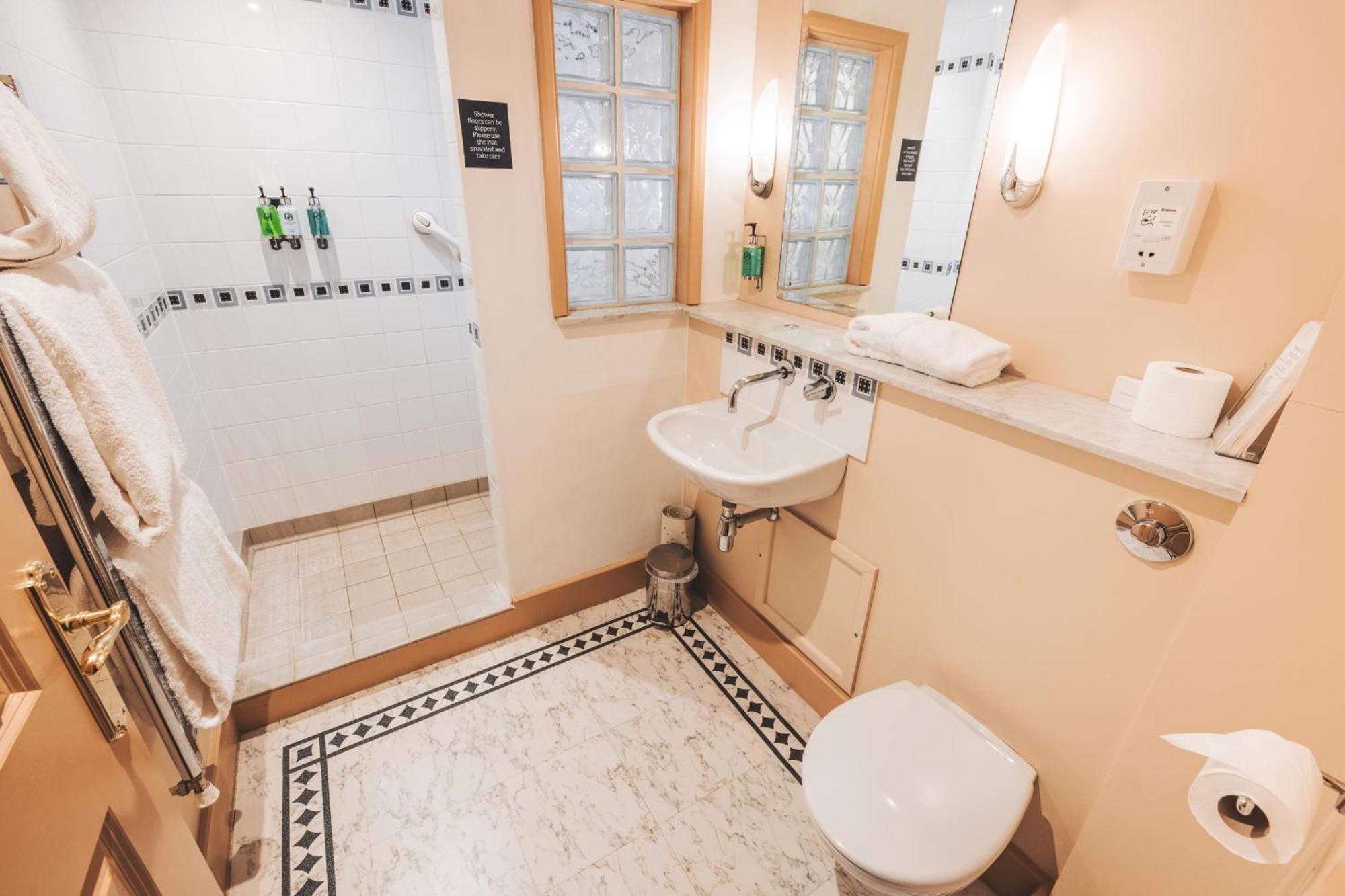 The Auberge Yaxley  エクステリア 写真