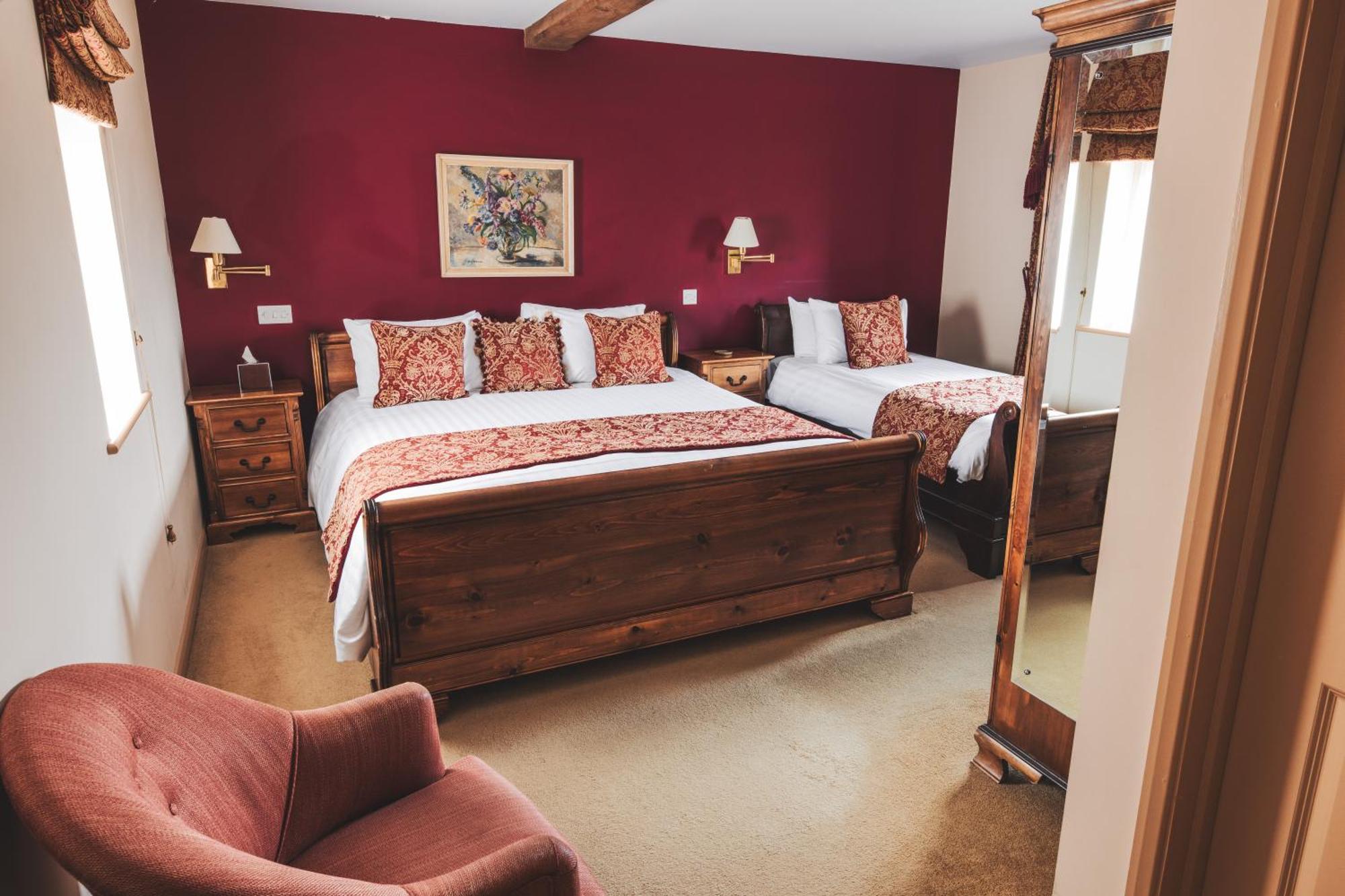 The Auberge Yaxley  エクステリア 写真