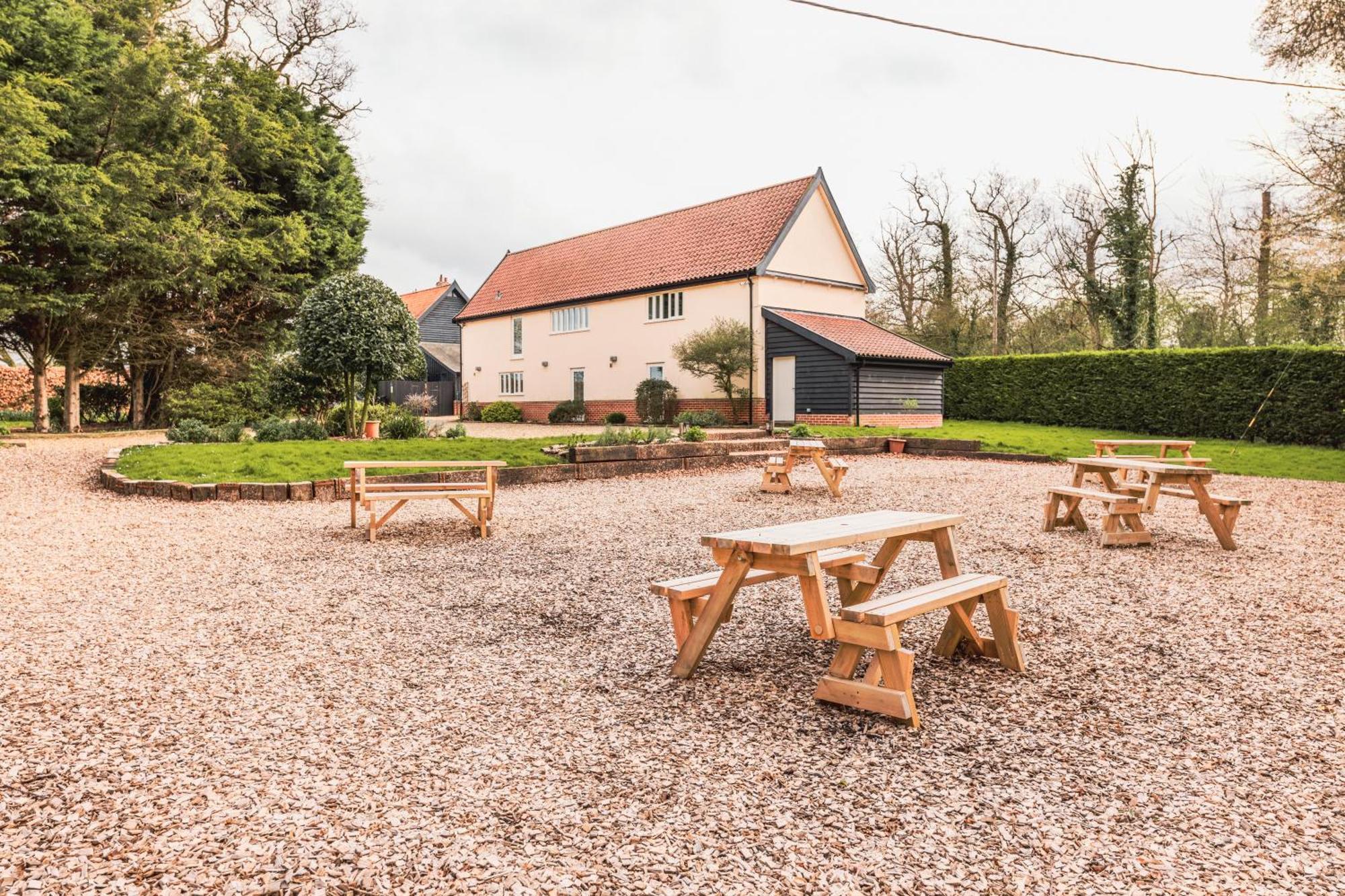 The Auberge Yaxley  エクステリア 写真